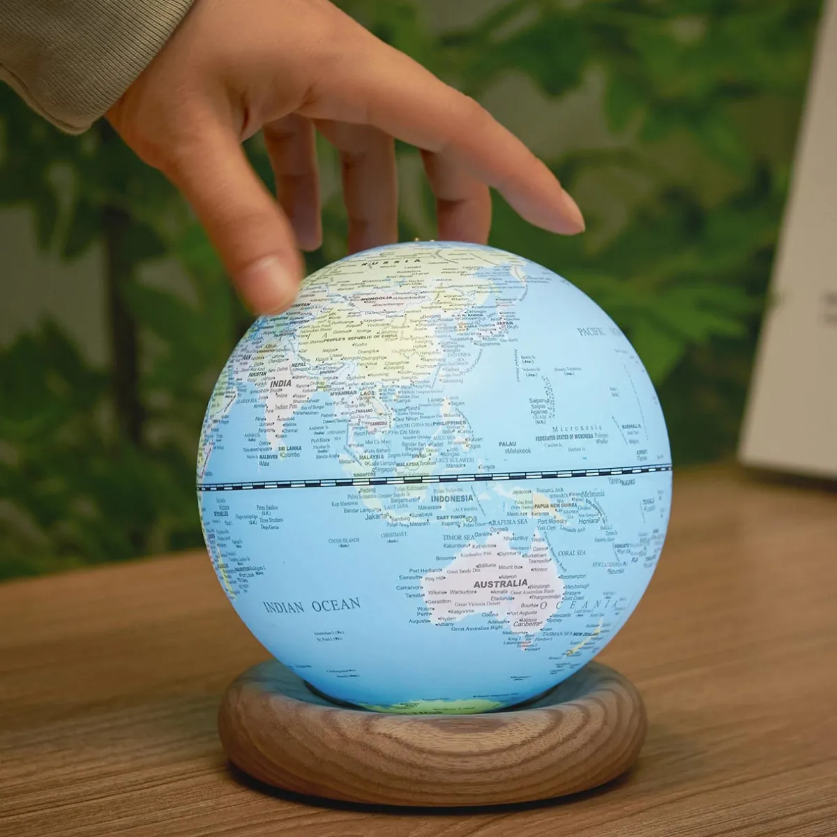 Levenger Lamps & Lighting|Lighting*Atlas Globe Lamp