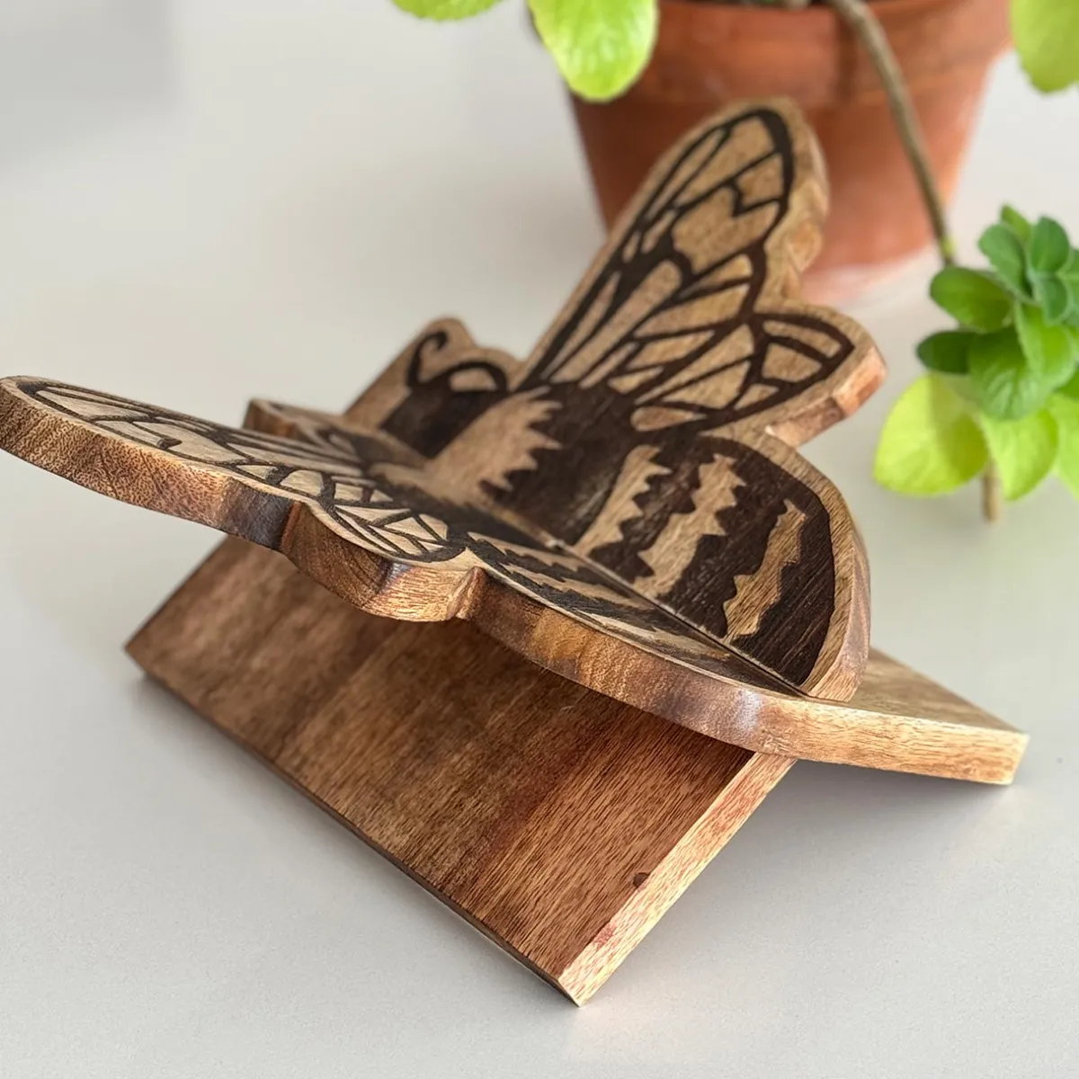 Levenger Bookends & Stands|Reader Furnishings*Carved Bee Book Stand