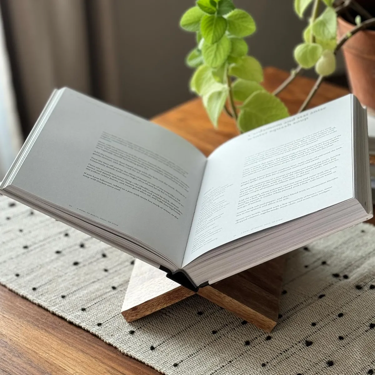 Levenger Bookends & Stands|Reader Furnishings*Carved Bee Book Stand