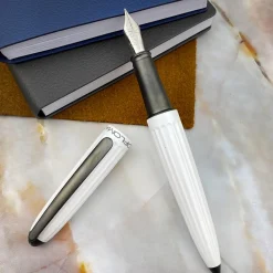Levenger Fountain Pens|Diplomat*Diplomat Aero Lacquered Fountain Pen