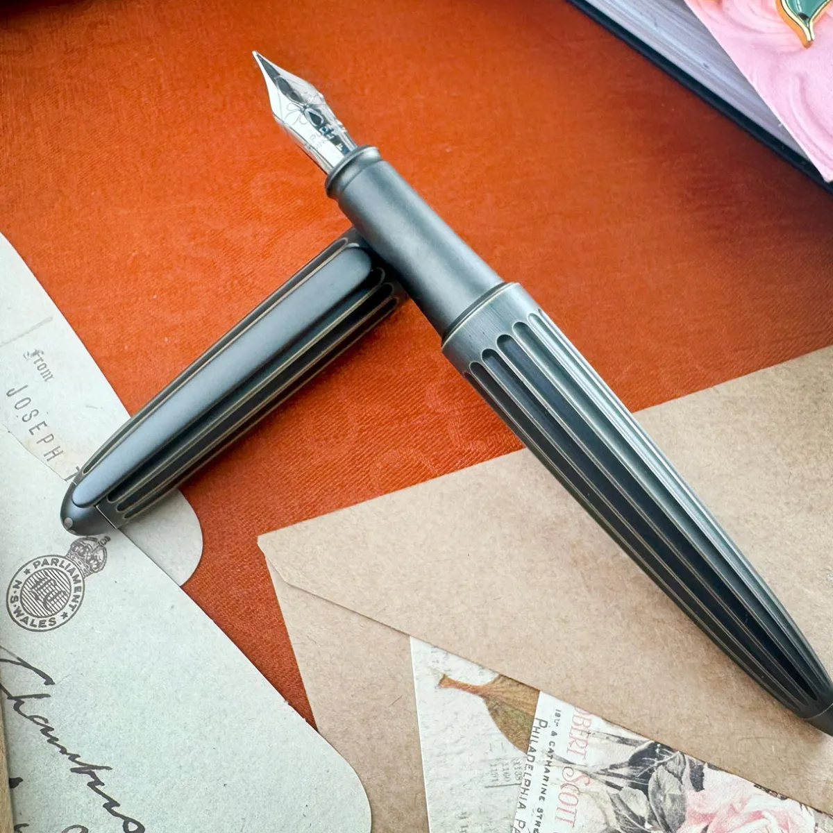 Levenger Fountain Pens|Diplomat*Diplomat Aero Stripes Oxyd Brass Fountain Pen