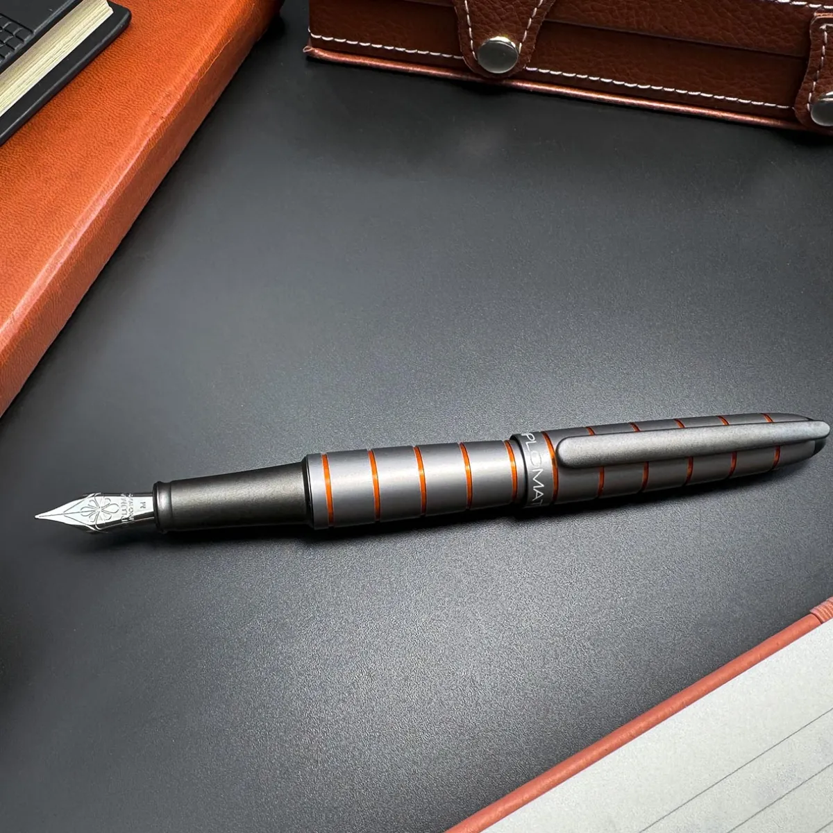 Levenger Fountain Pens|Diplomat*Diplomat Elox Grey Ring Fountain Pen
