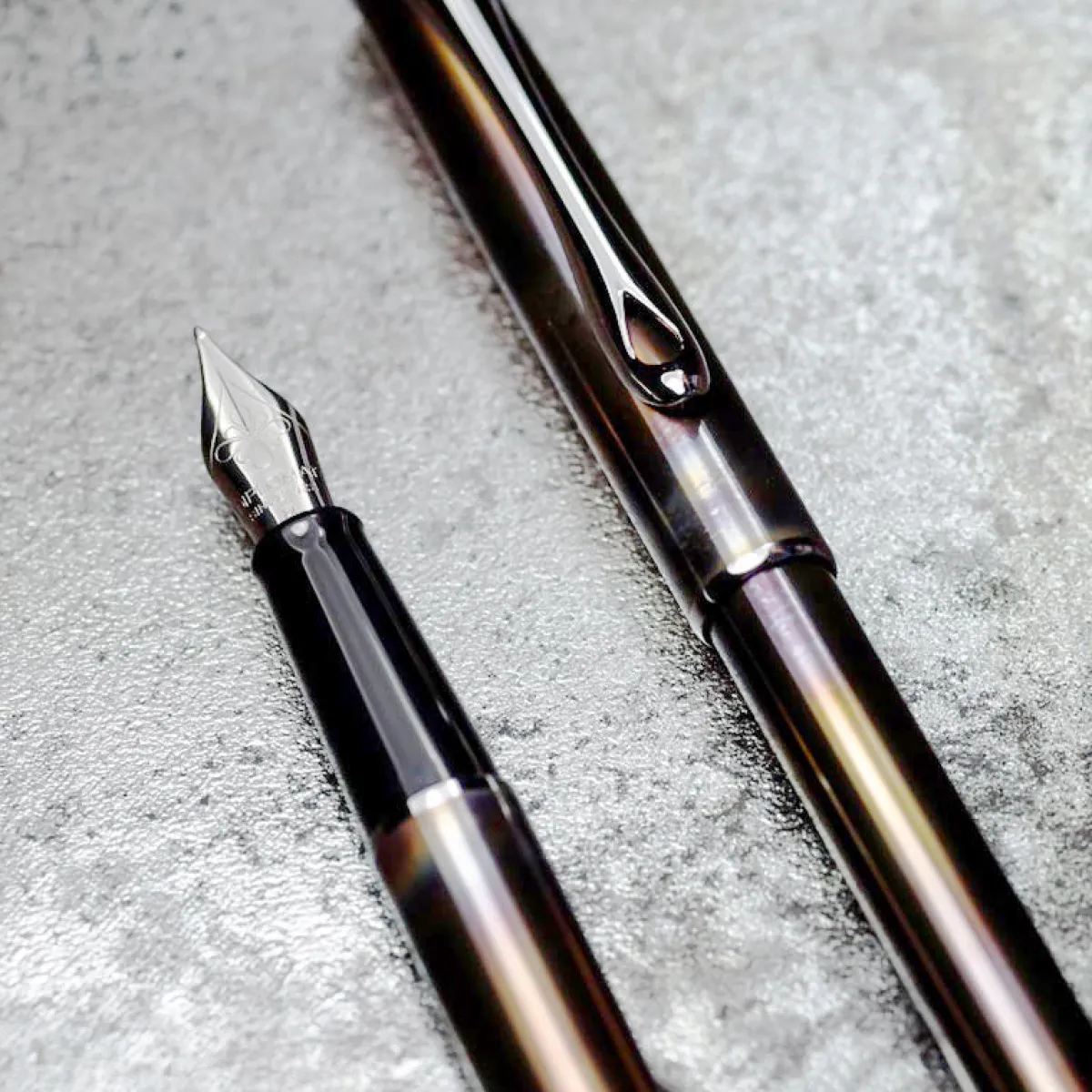 Levenger Fountain Pens|Diplomat*Diplomat Traveller Fountain Pen