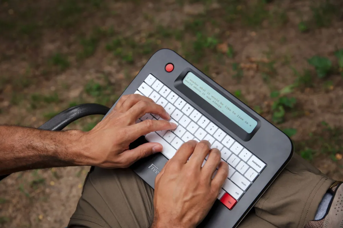 Levenger Tech Essentials*Freewrite Alpha Typewriter in Raven Black With Backlight