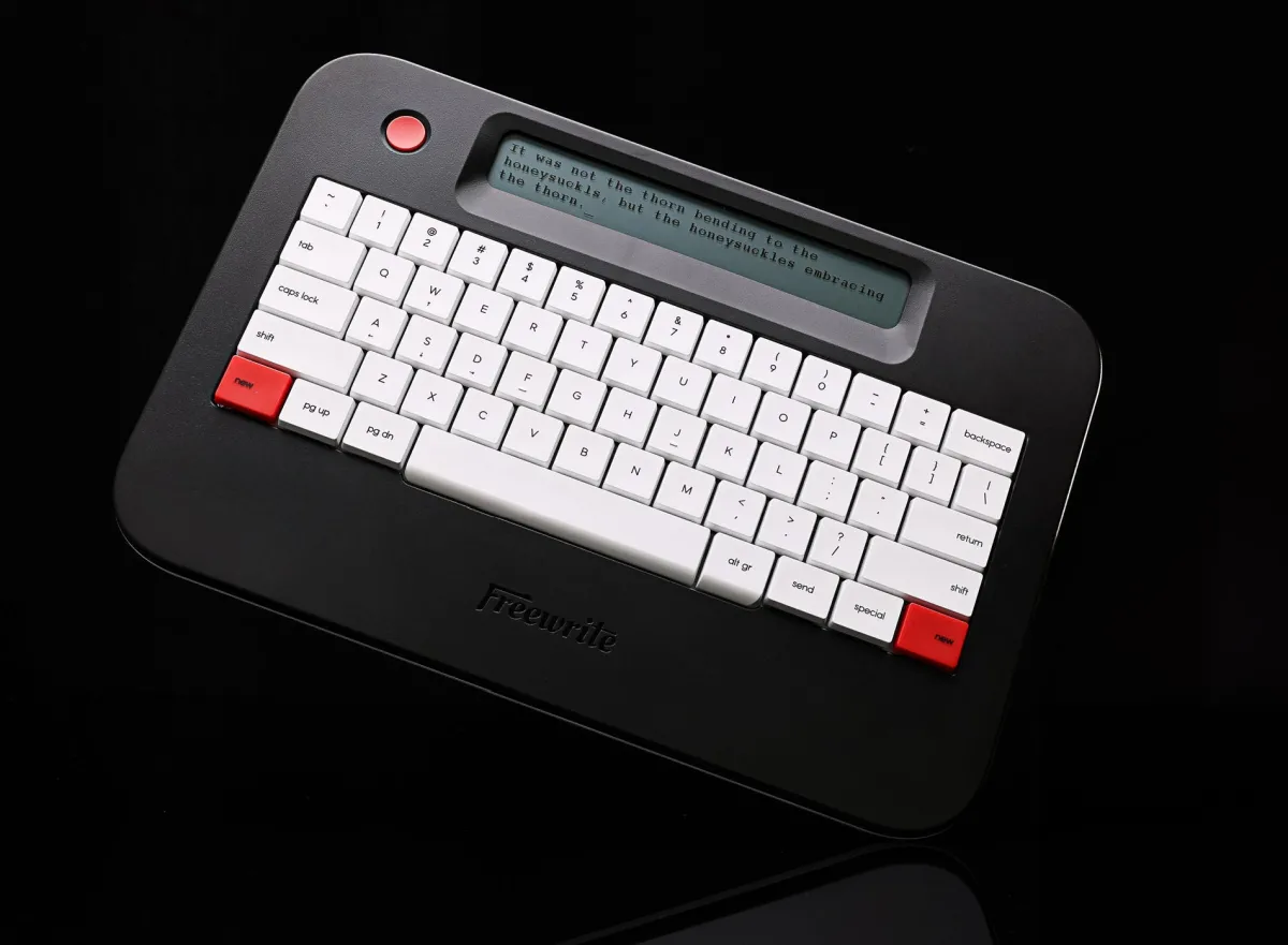 Levenger Tech Essentials*Freewrite Alpha Typewriter in Raven Black With Backlight